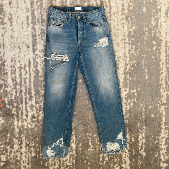 Boyish by her jeans - Picture 2 of 7